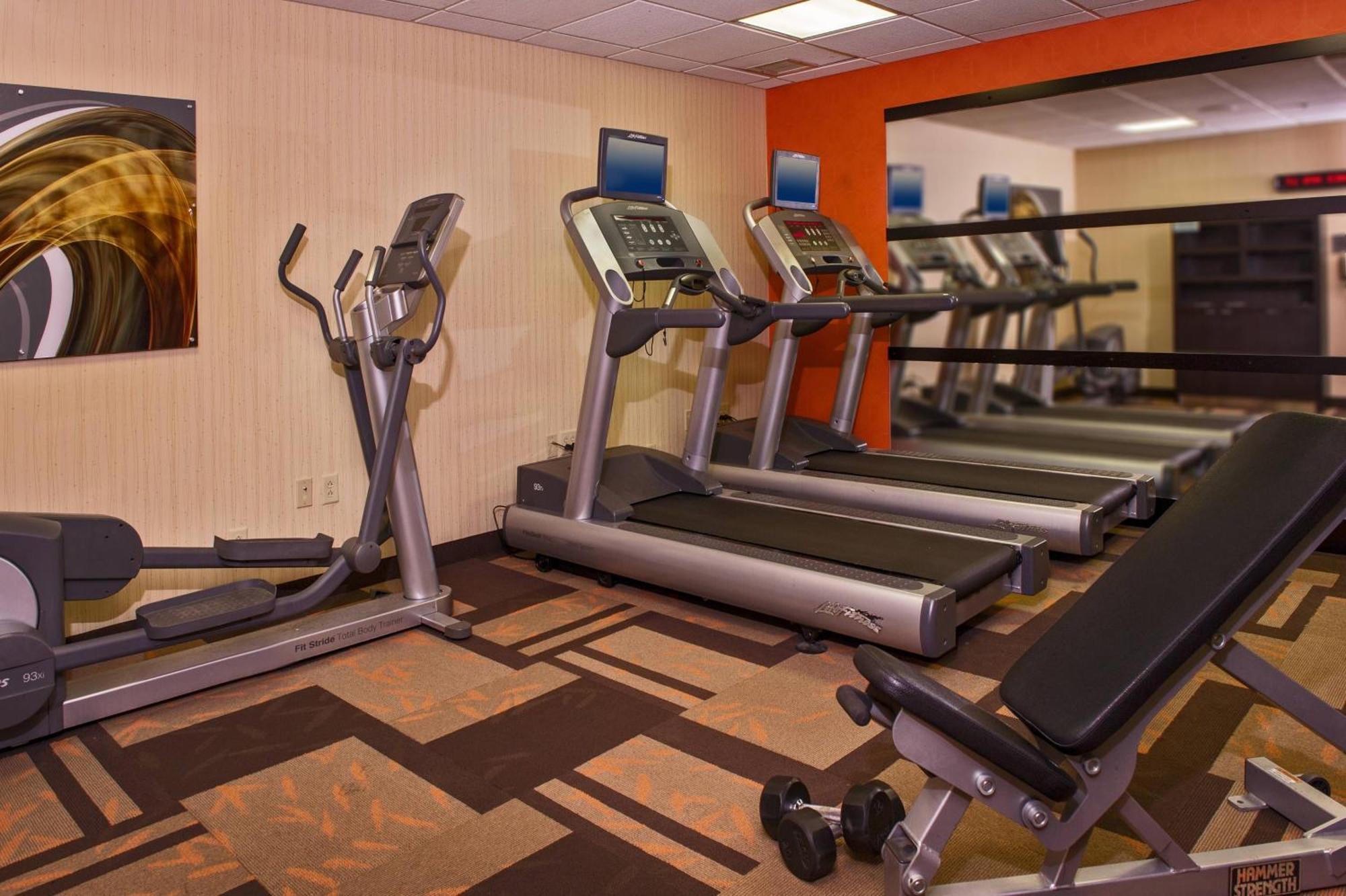 Hotel Courtyard By Marriott Richmond West à Dumbarton Extérieur photo