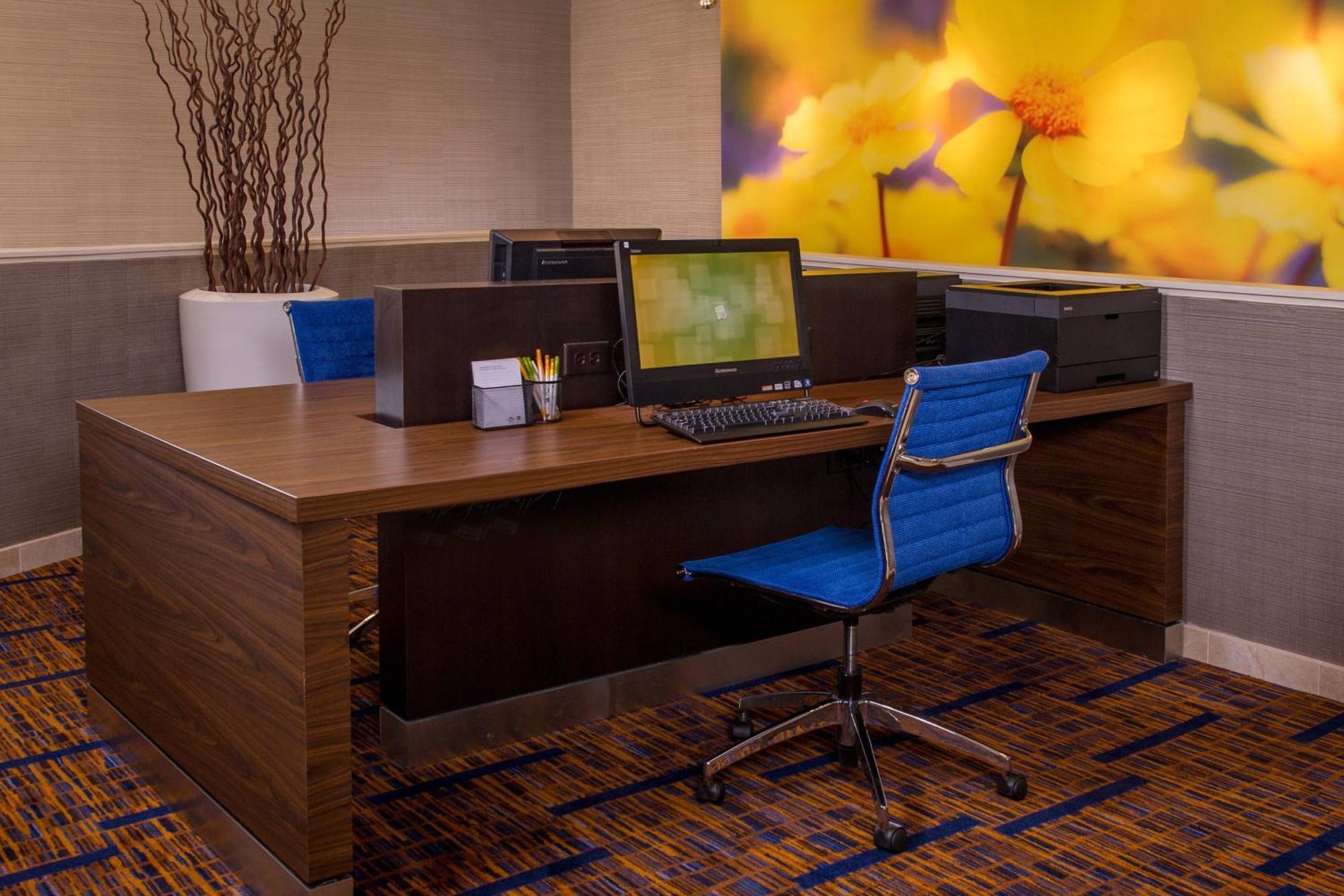 Hotel Courtyard By Marriott Richmond West à Dumbarton Extérieur photo