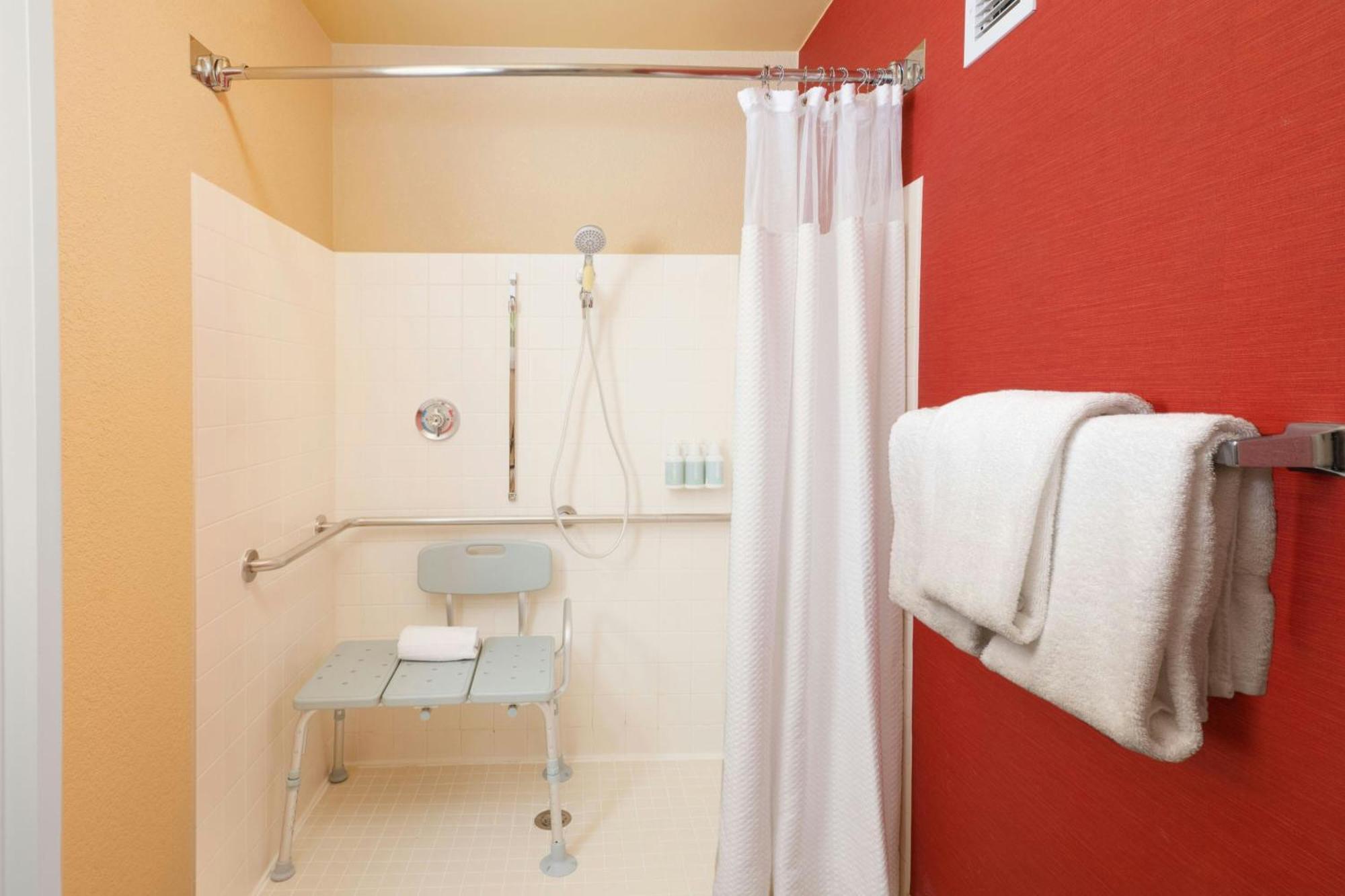 Hotel Courtyard By Marriott Richmond West à Dumbarton Extérieur photo