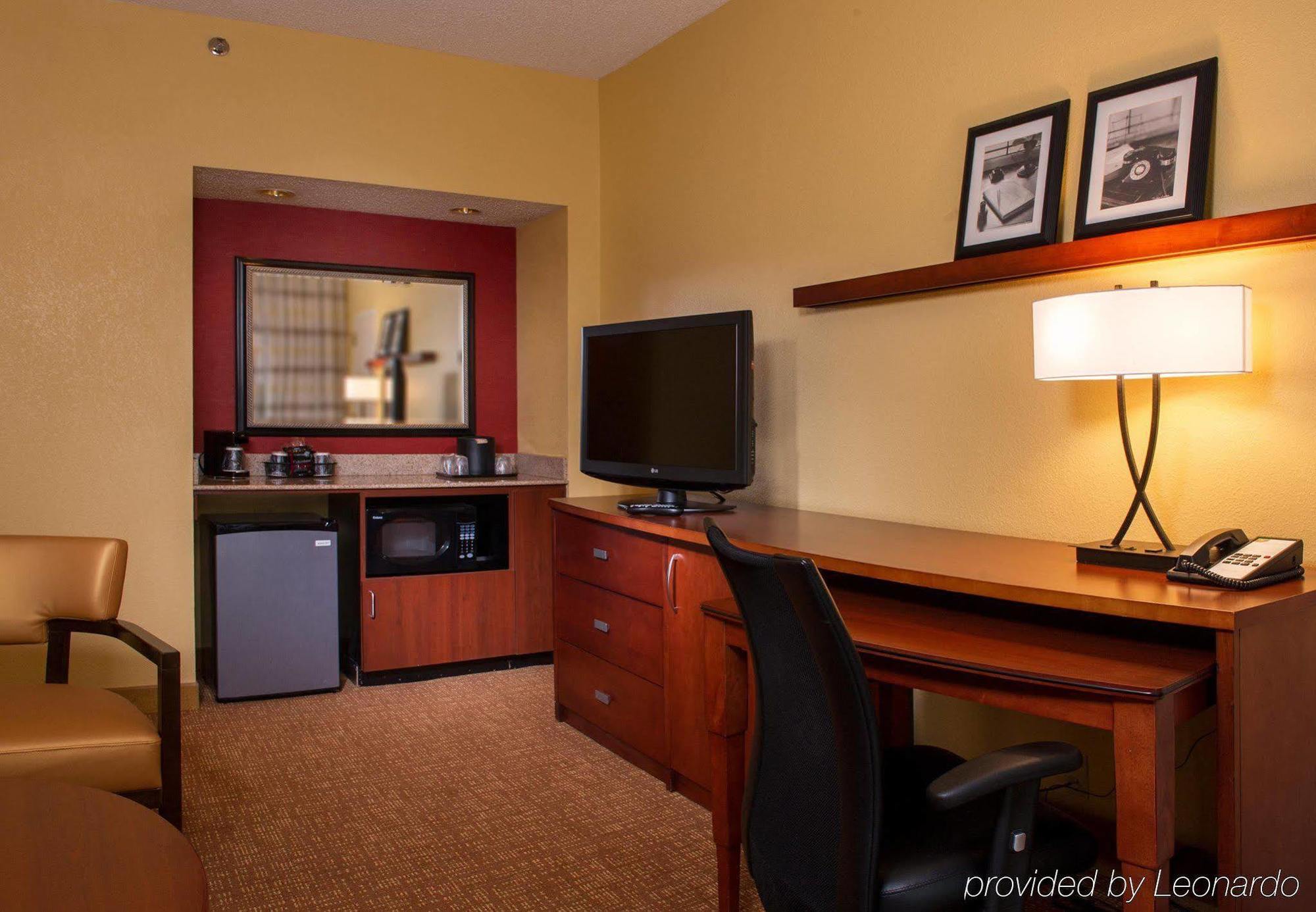 Hotel Courtyard By Marriott Richmond West Extérieur photo