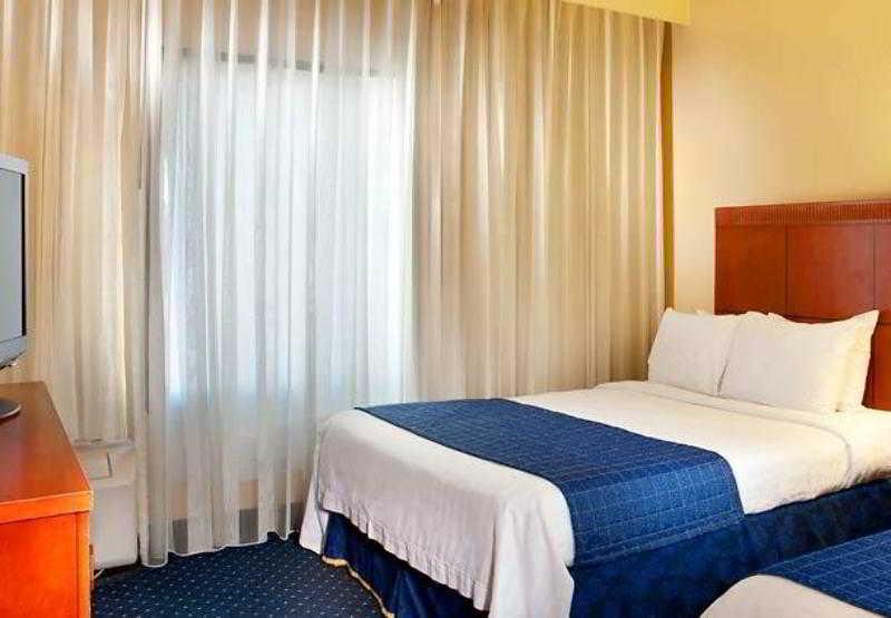 Hotel Courtyard By Marriott Richmond West à Dumbarton Extérieur photo
