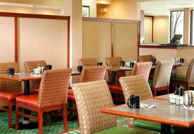 Hotel Courtyard By Marriott Richmond West à Dumbarton Extérieur photo