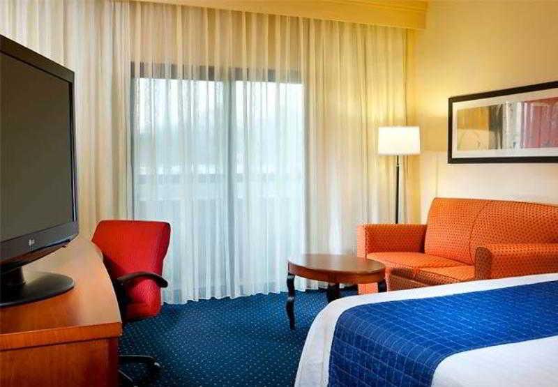 Hotel Courtyard By Marriott Richmond West Chambre photo